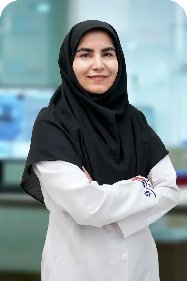 دکتر فاطمه کیفی، متخصص با دکترای بیوشیمی بالینی و تحلیلگر آزمونهای تخصصی آزمایشگاهی