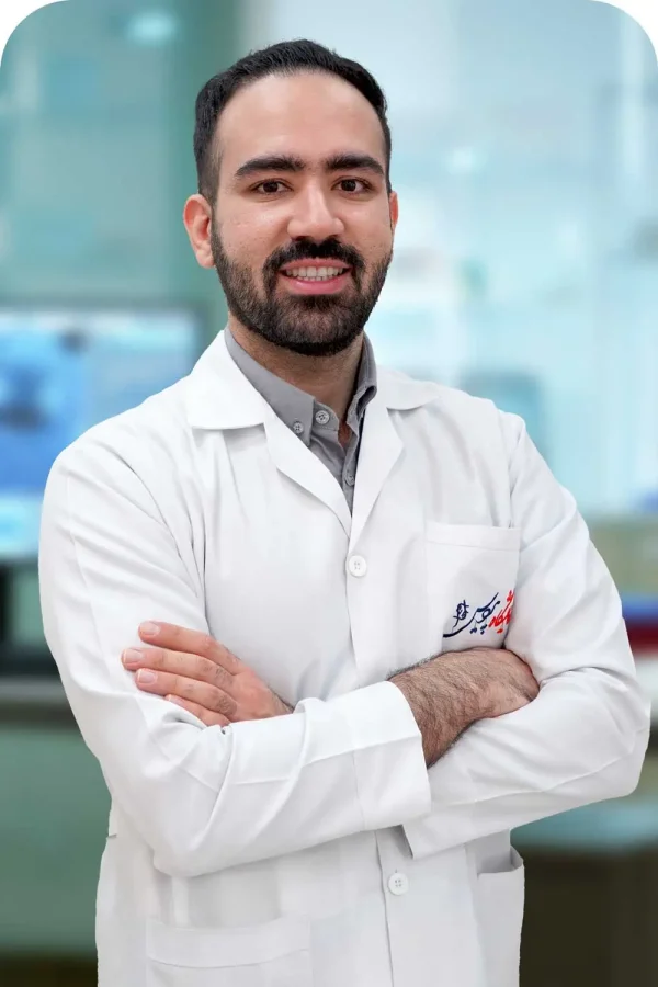 آرمان رنجبر جانشین مدیر داخلی آزمایشگاه پردیس حافظ و مدیر کنترل کیفی شعب پردیس