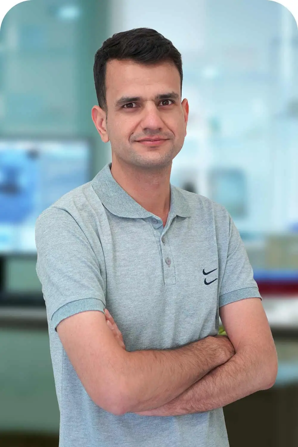 احسان فالیزی مسئول تعمیرات و نگهداری آزمایشگاه پردیس حافظ