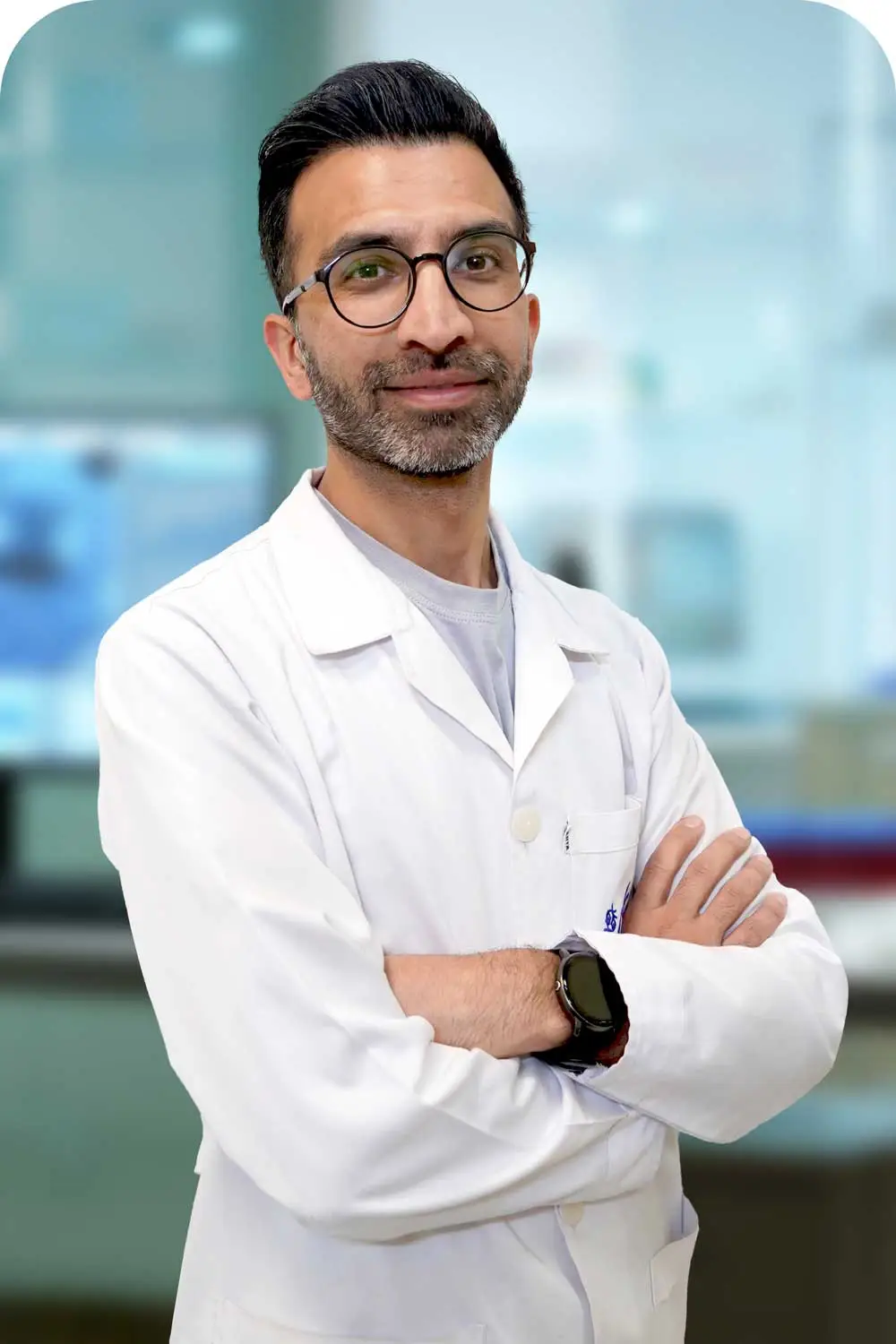 حسین ابابکری مسئول بخش میکروبیولوژی آزمایشگاه پردیس