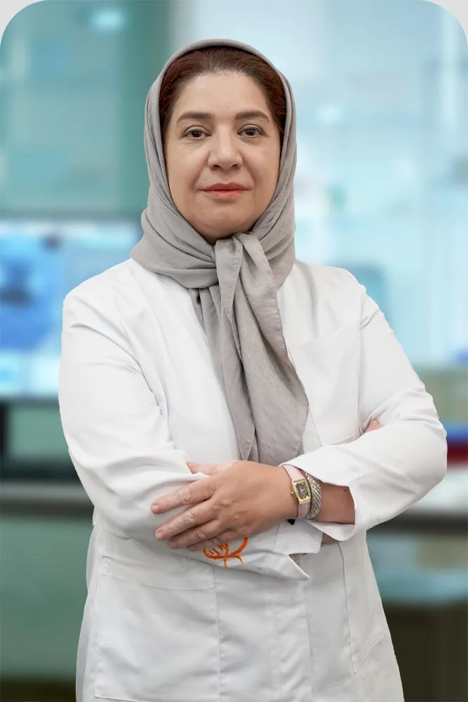 دکتر مریم جعفری راد، پاتولوژیست و مسئول فنی آزمایشگاه پردیس مشهد.