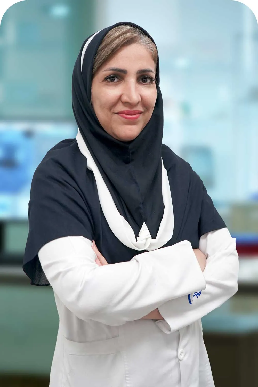 فاطمه قائنی‌پور مسئول پذیرش و جوابدهی آزمایشگاه پردیس