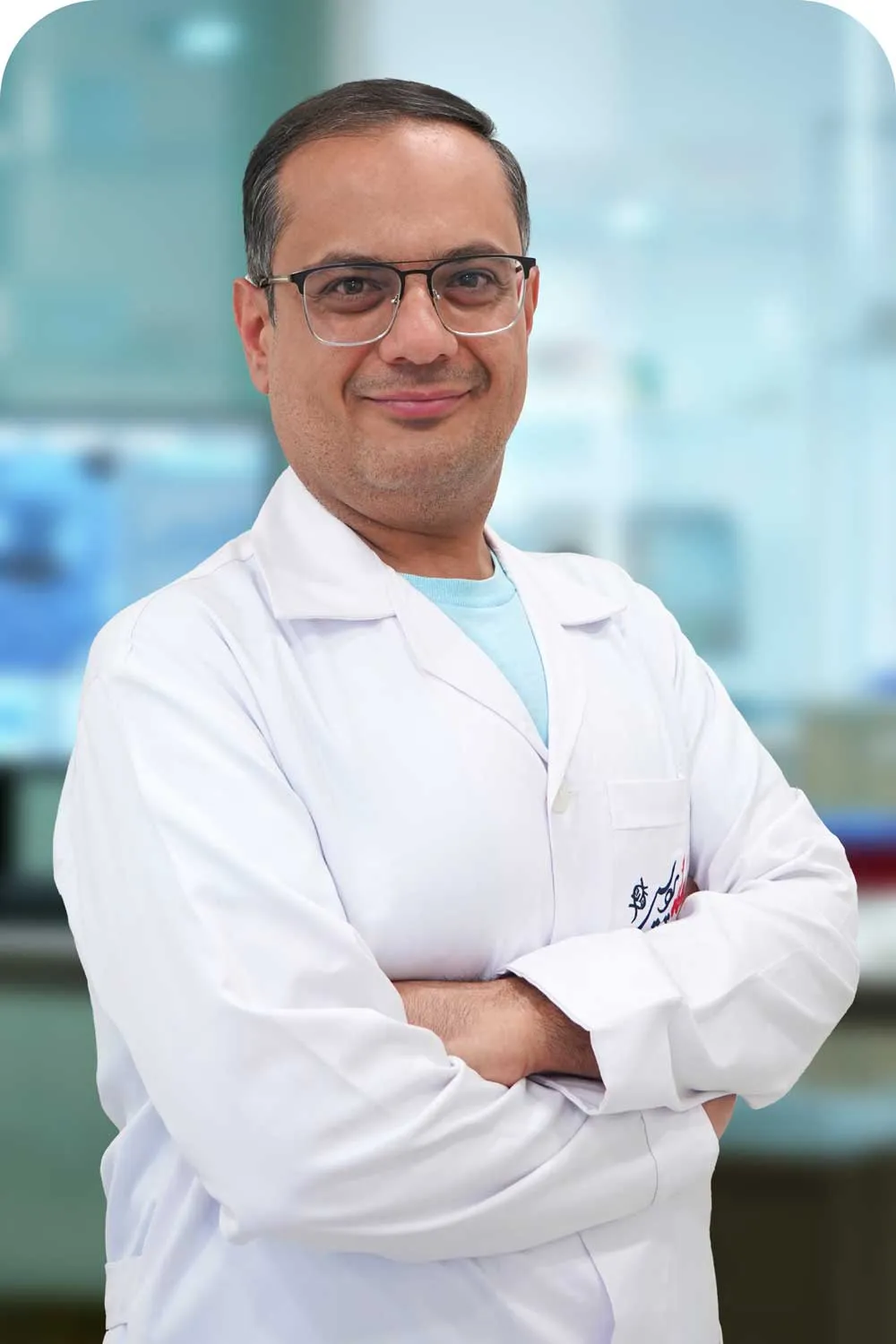 مهدی نصری خادر مسئول بخش بیوشیمی آزمایشگاه پردیس حافظ