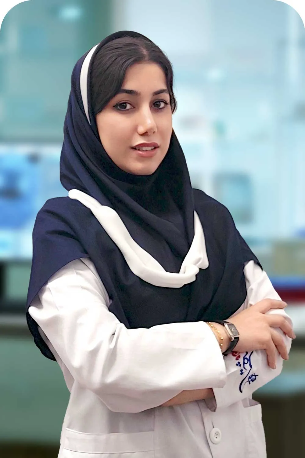 نیلوفر مرزبانی مسئول ایمنی و بهداشت آزمایشگاه پردیس